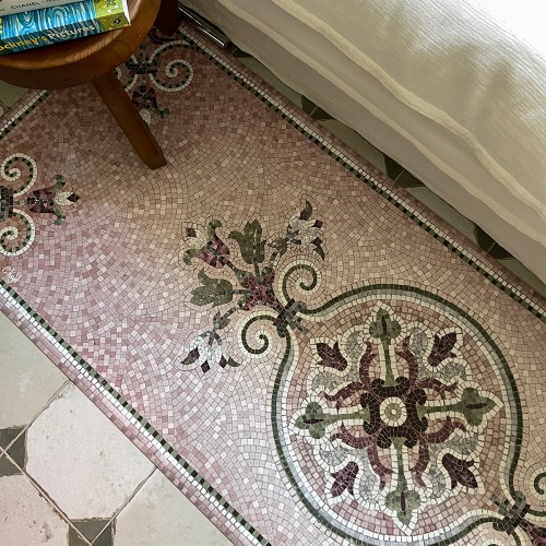 Pink vinyl mosaic rug Flora - runner size