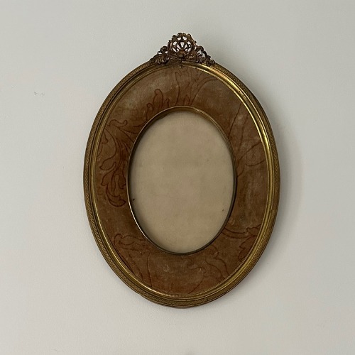 Antique Cocoa Floral Round Frame